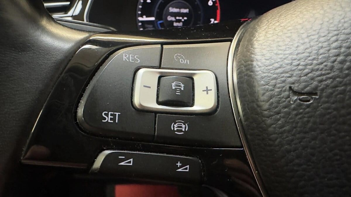 Sølv VW Passat fra 2018