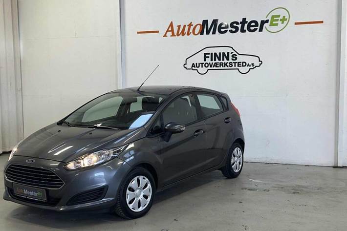 Grå Ford Fiesta fra 2015