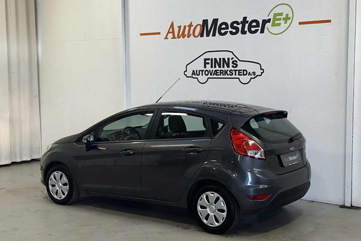 Grå Ford Fiesta fra 2015