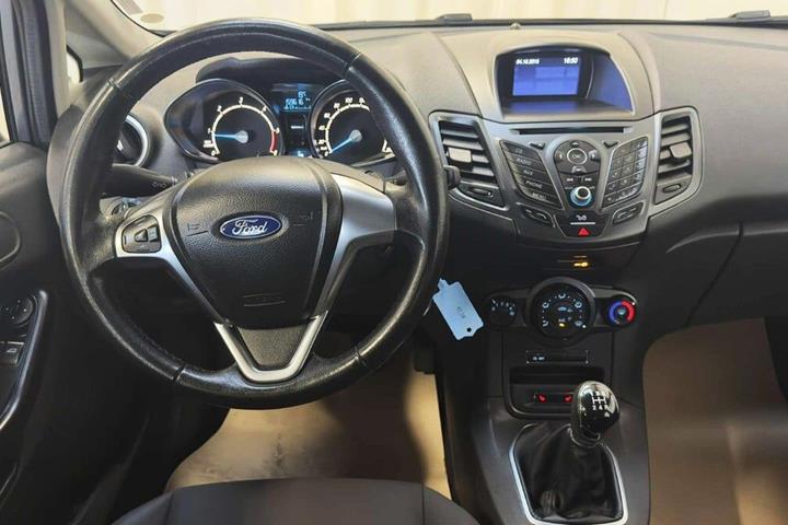 Grå Ford Fiesta fra 2015