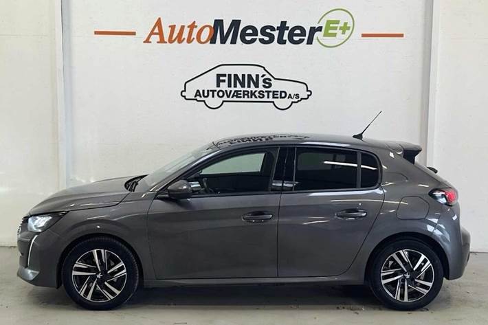 Grå Peugeot 208 fra 2021