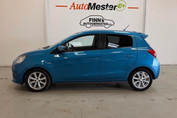 Blå Mitsubishi Space Star fra 2016