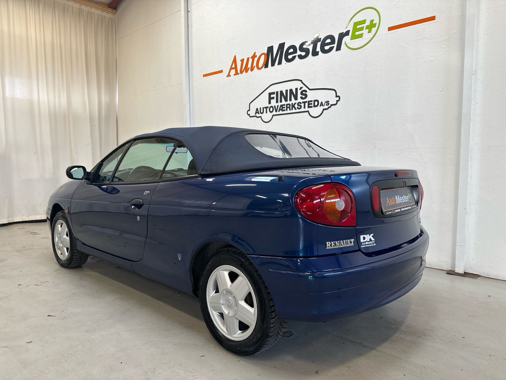 Blå Renault Mégane fra 1999