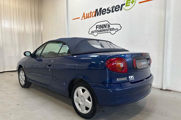 Blå Renault Mégane fra 1999