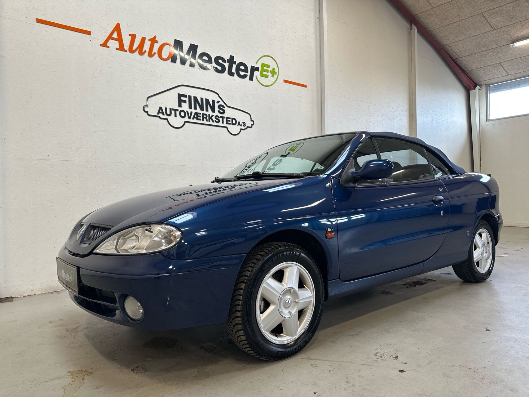 Blå Renault Mégane fra 1999