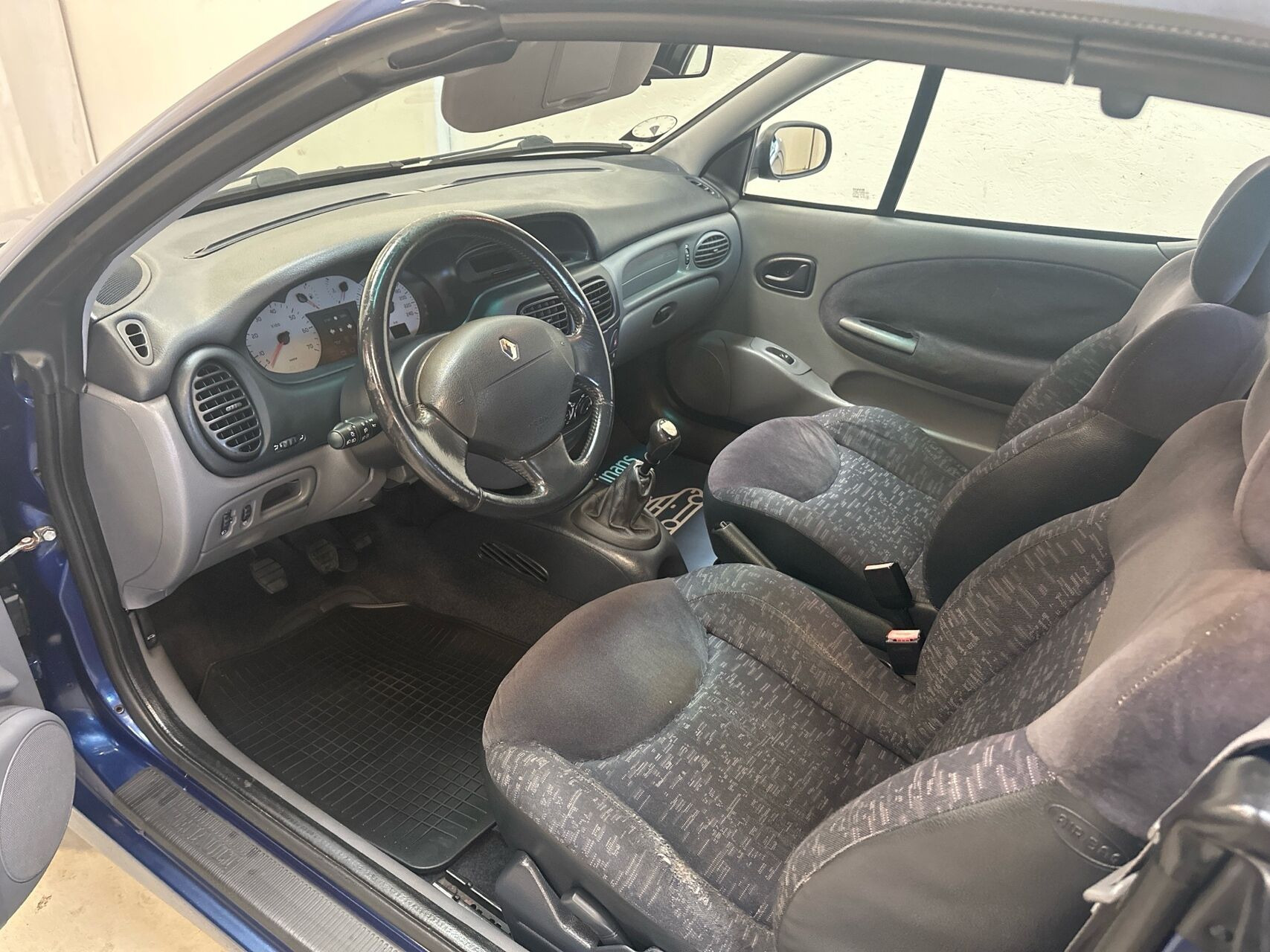 Blå Renault Mégane fra 1999