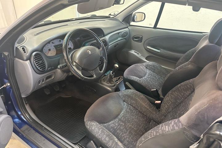 Blå Renault Mégane fra 1999