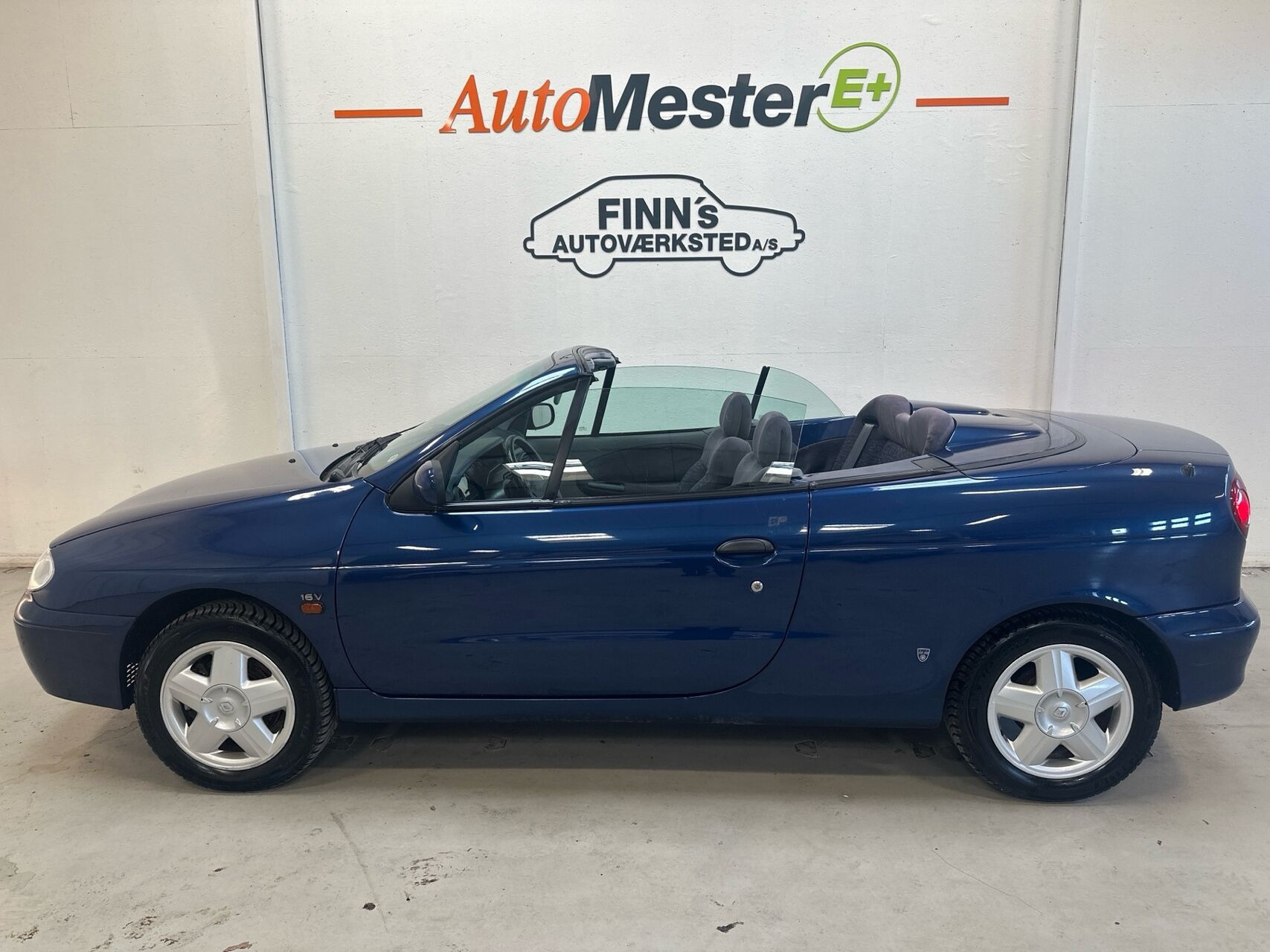 Blå Renault Mégane fra 1999
