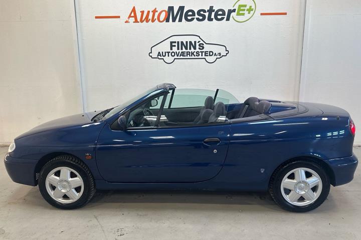 Blå Renault Mégane fra 1999