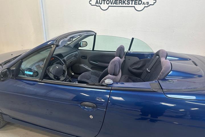 Blå Renault Mégane fra 1999