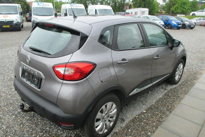 Sølv Renault Captur fra 2017