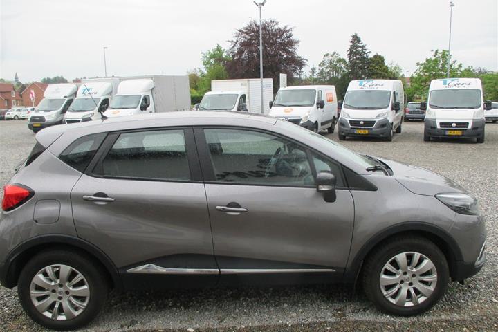 Sølv Renault Captur fra 2017