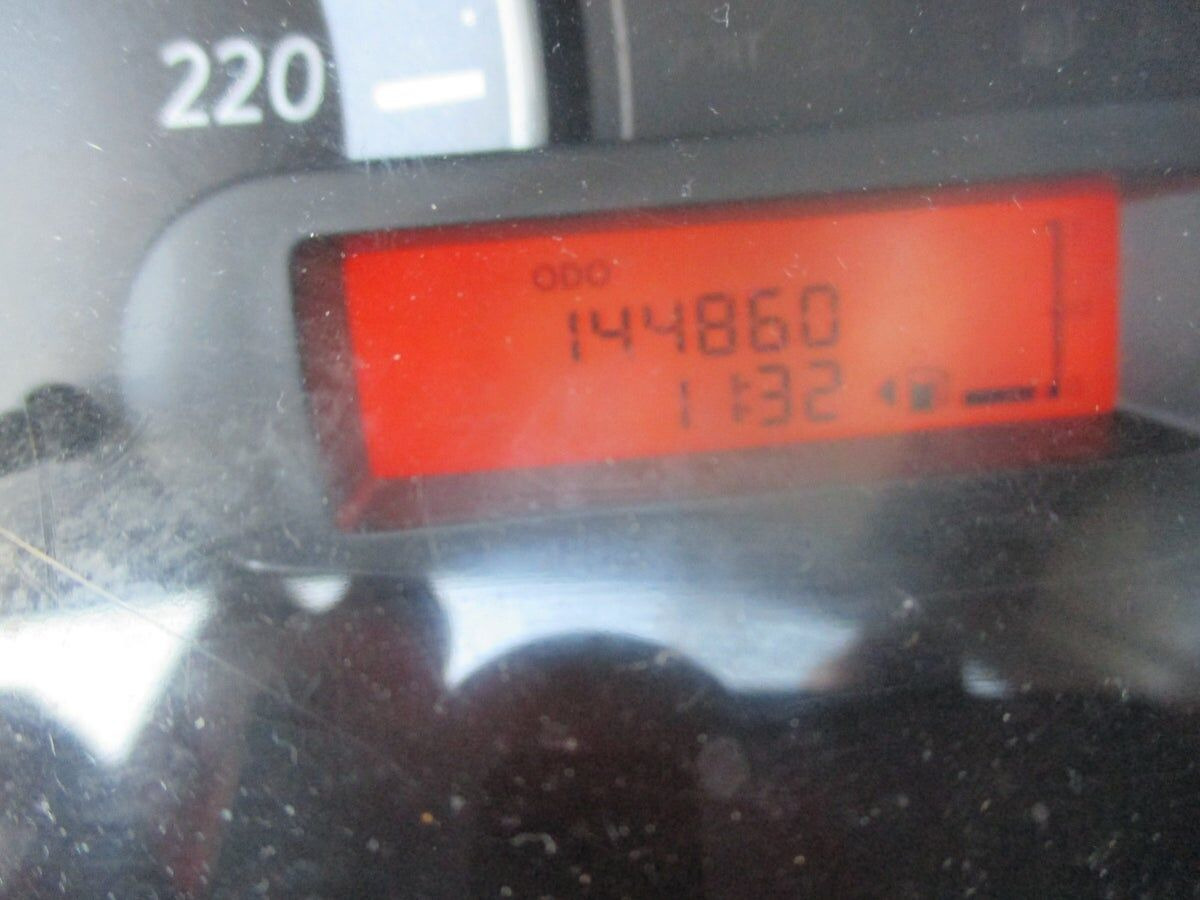 Sølv Nissan Micra fra 2012