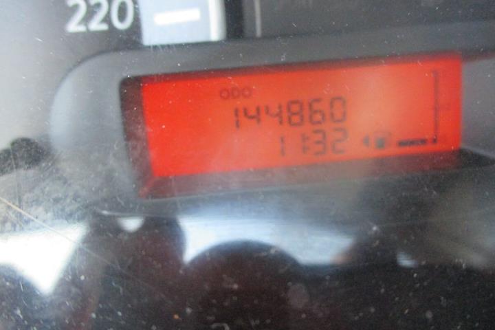 Sølv Nissan Micra fra 2012