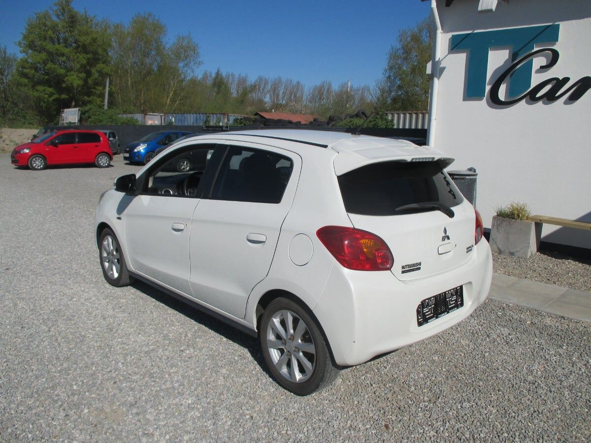 Hvid Mitsubishi Space Star fra 2014
