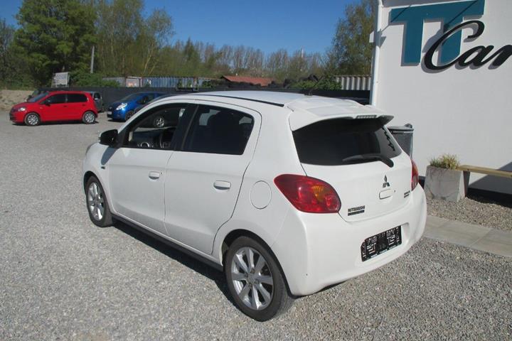Hvid Mitsubishi Space Star fra 2014