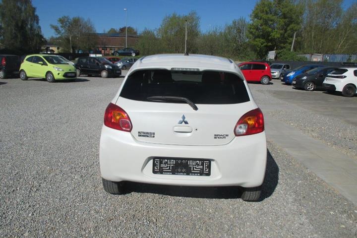Hvid Mitsubishi Space Star fra 2014