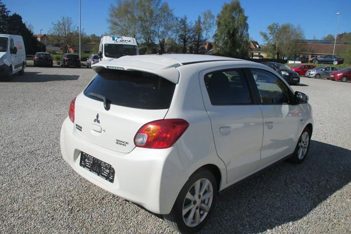 Hvid Mitsubishi Space Star fra 2014