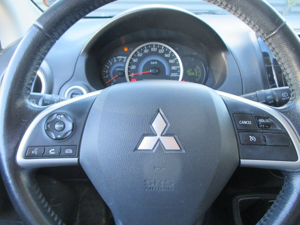 Hvid Mitsubishi Space Star fra 2014