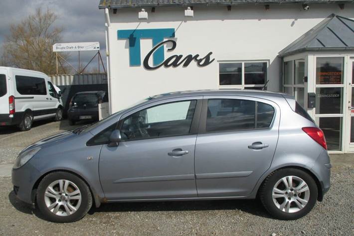Sølv Opel Corsa fra 2007