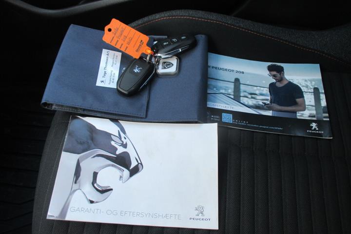 Hvid Peugeot 208 fra 2020