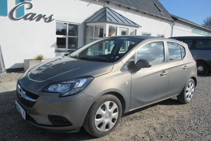 Grå Opel Corsa fra 2015 set udefra