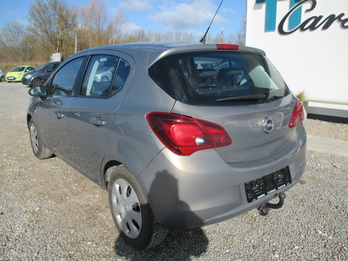 Grå Opel Corsa fra 2015