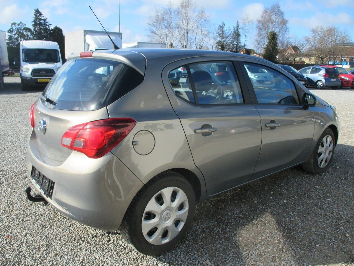 Grå Opel Corsa fra 2015