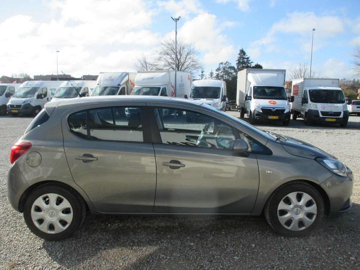 Grå Opel Corsa fra 2015