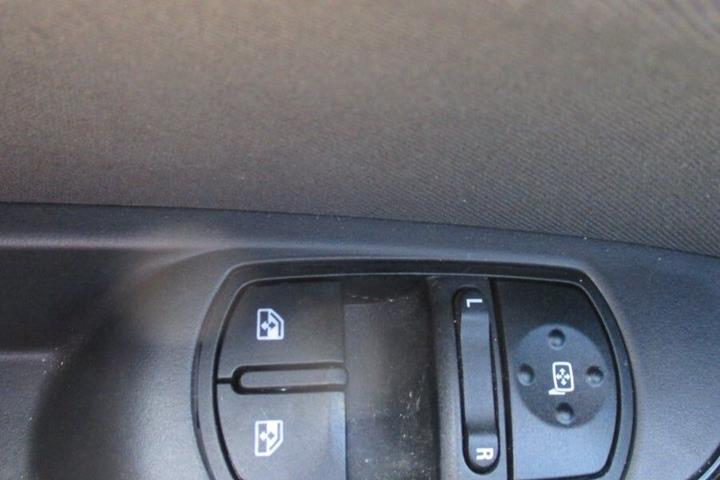 Grå Opel Corsa fra 2015