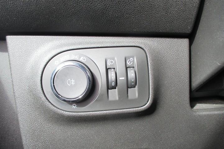 Grå Opel Corsa fra 2015