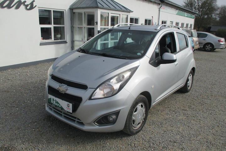 Sølv Chevrolet Spark fra 2014 set udefra