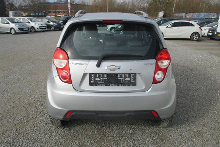 Sølv Chevrolet Spark fra 2014