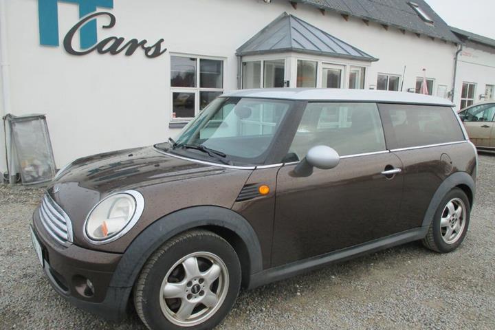 Brun Mini Clubman fra 2010 set udefra