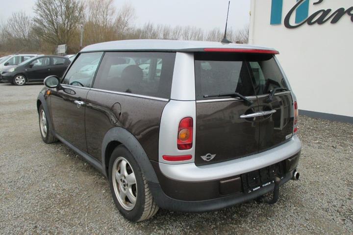 Brun Mini Clubman fra 2010 set udefra