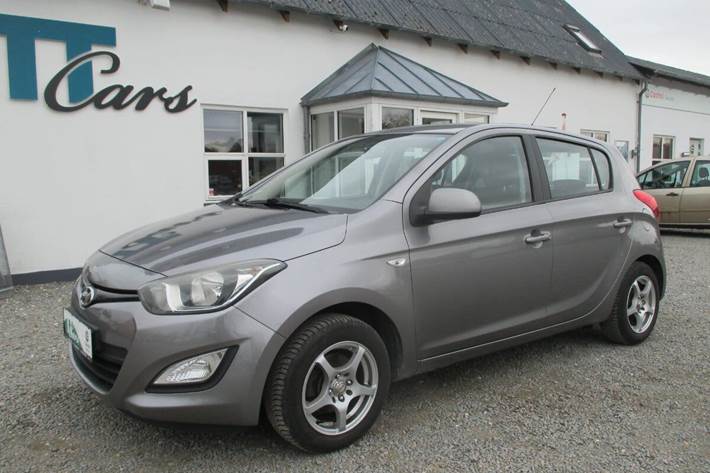 Grå Hyundai i20 fra 2013