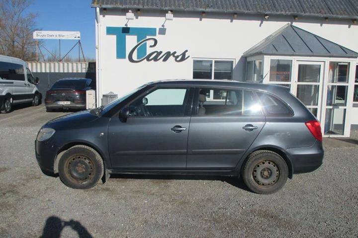 Grå Skoda Fabia fra 2010