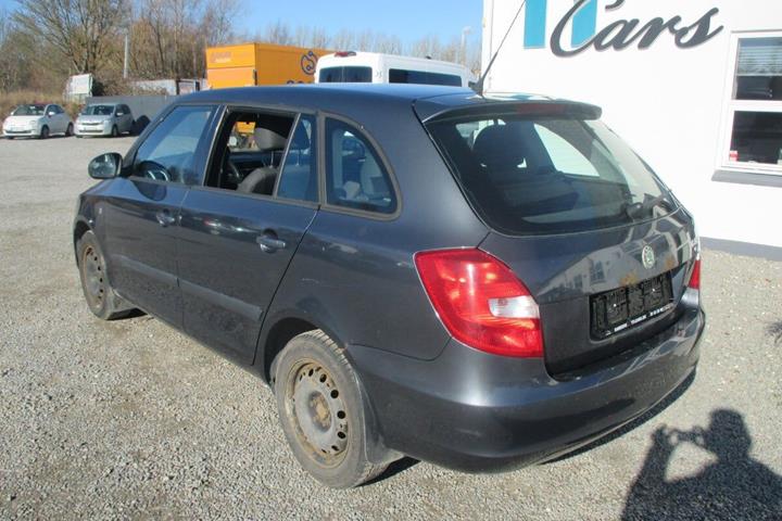 Grå Skoda Fabia fra 2010