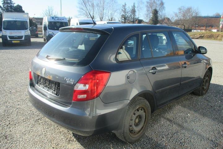 Grå Skoda Fabia fra 2010