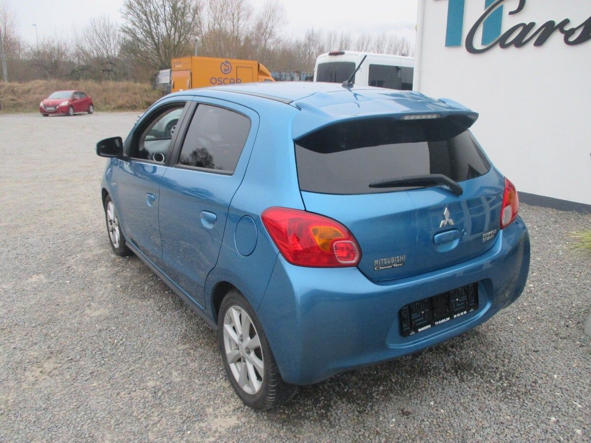 Blå Mitsubishi Space Star fra 2014