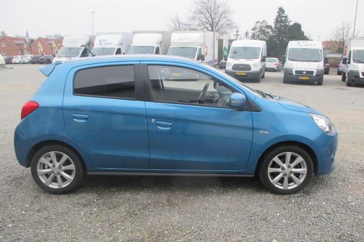 Blå Mitsubishi Space Star fra 2014