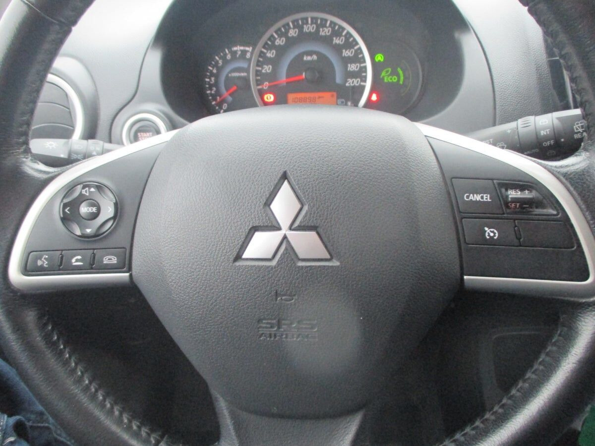 Blå Mitsubishi Space Star fra 2014