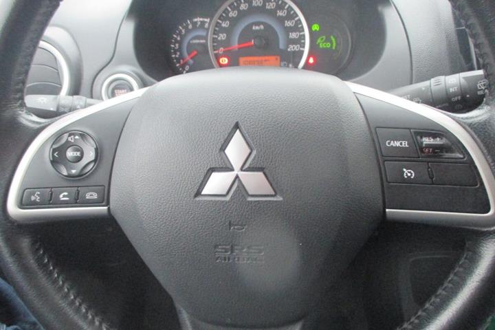 Blå Mitsubishi Space Star fra 2014
