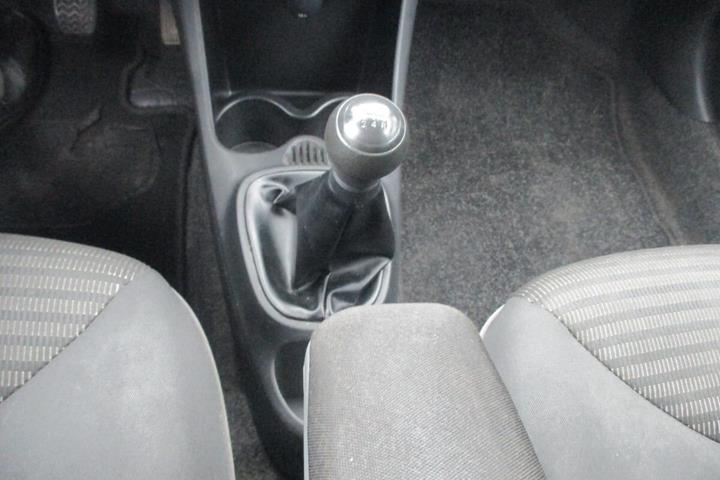Grå Peugeot 107 fra 2014