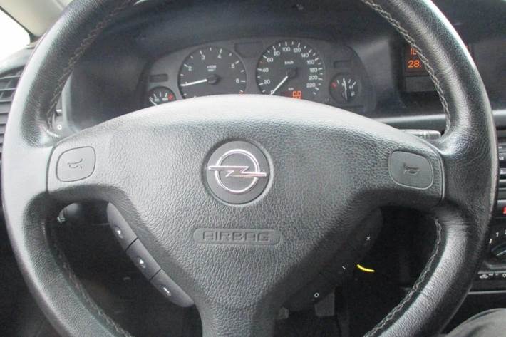 Grøn Opel Zafira fra 1999