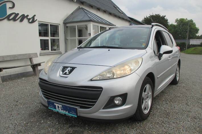 Sølv Peugeot 207 fra 2010