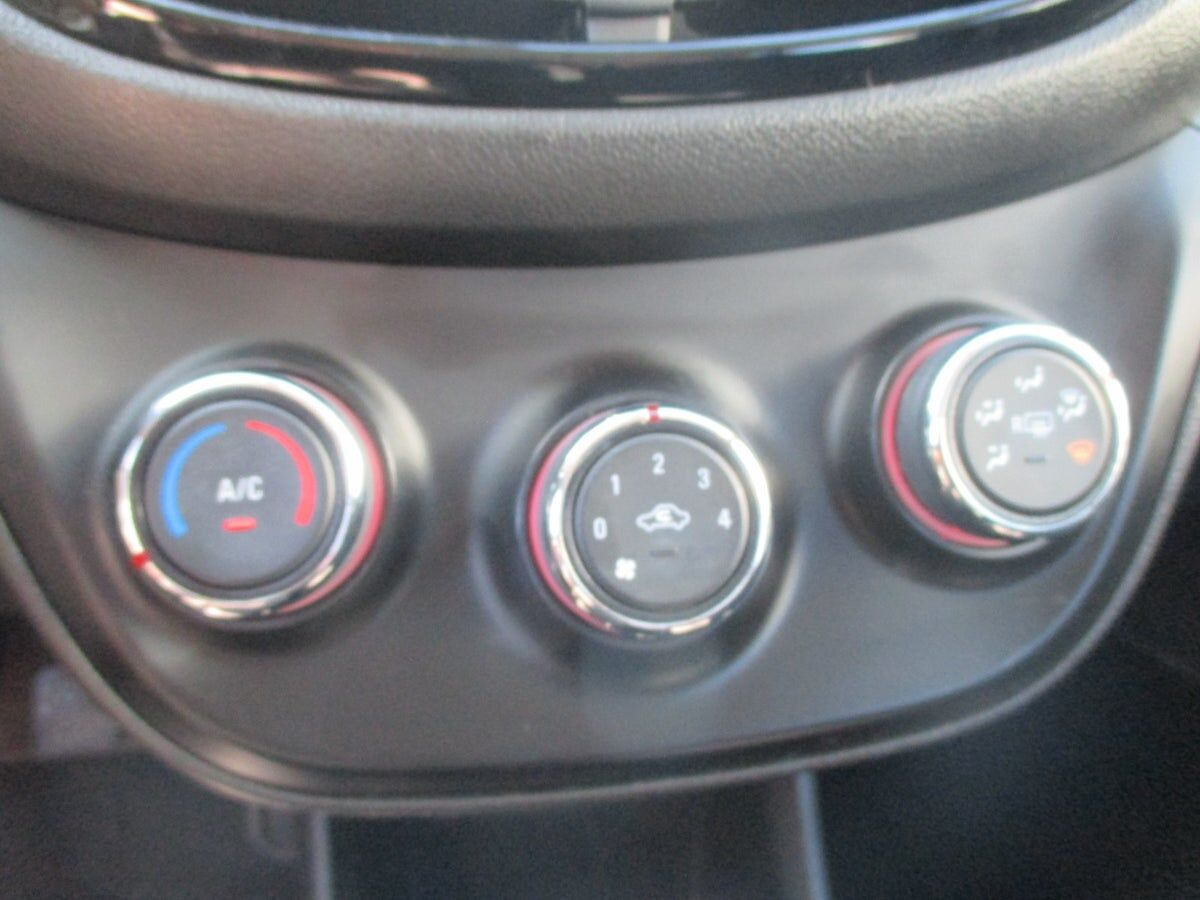 Grå Opel Karl fra 2017