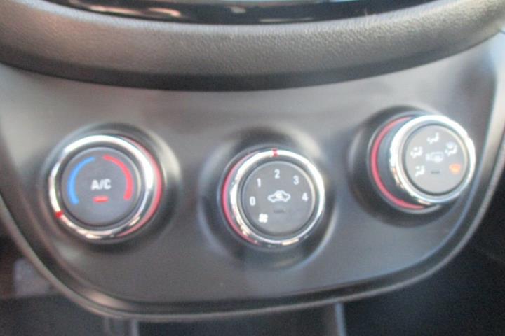 Grå Opel Karl fra 2017