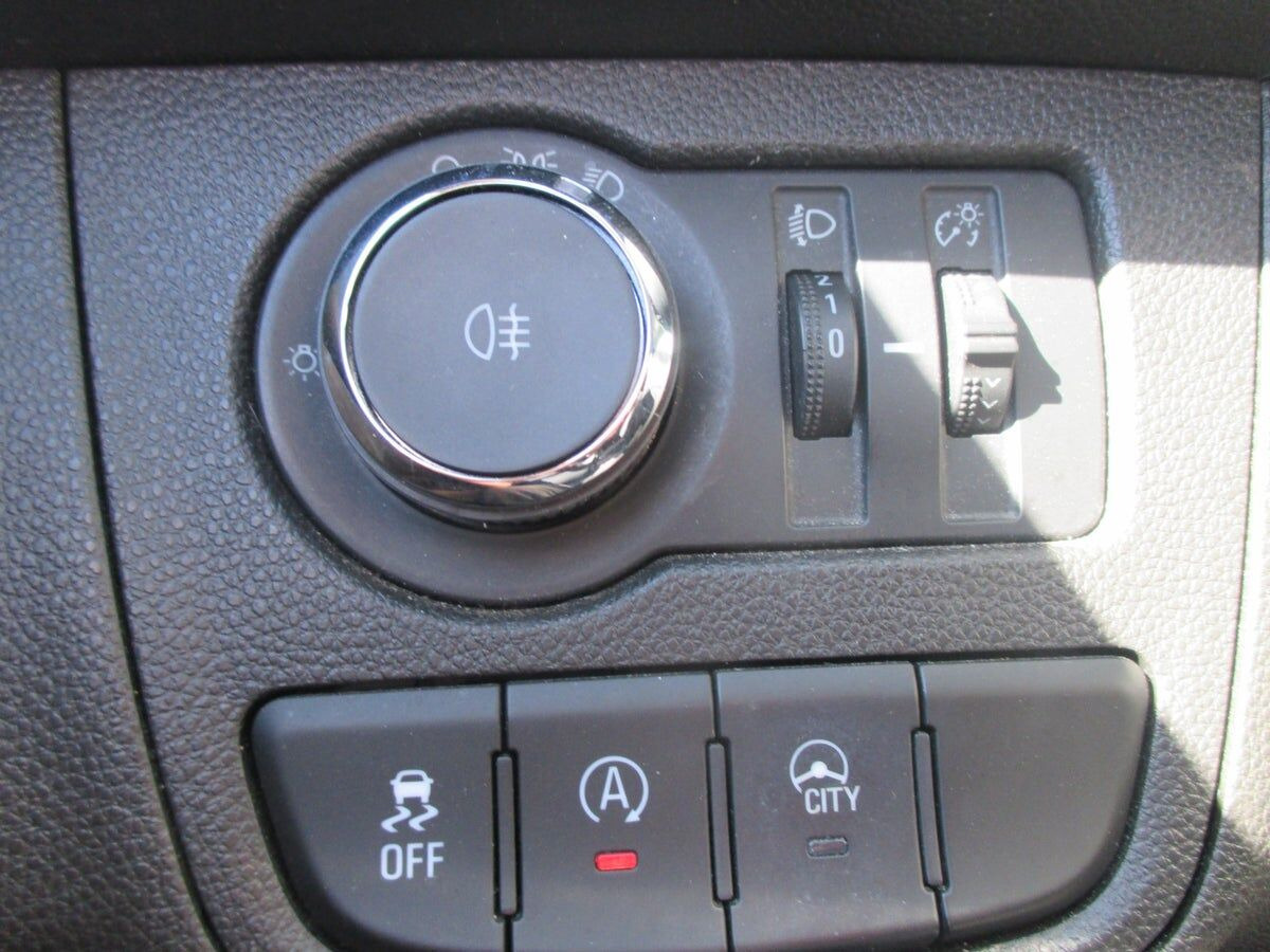 Grå Opel Karl fra 2017
