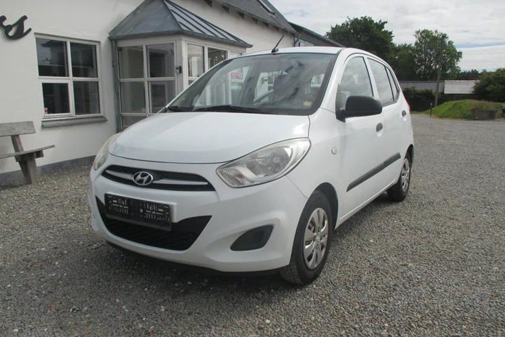 Hvid Hyundai i10 fra 2012 set udefra